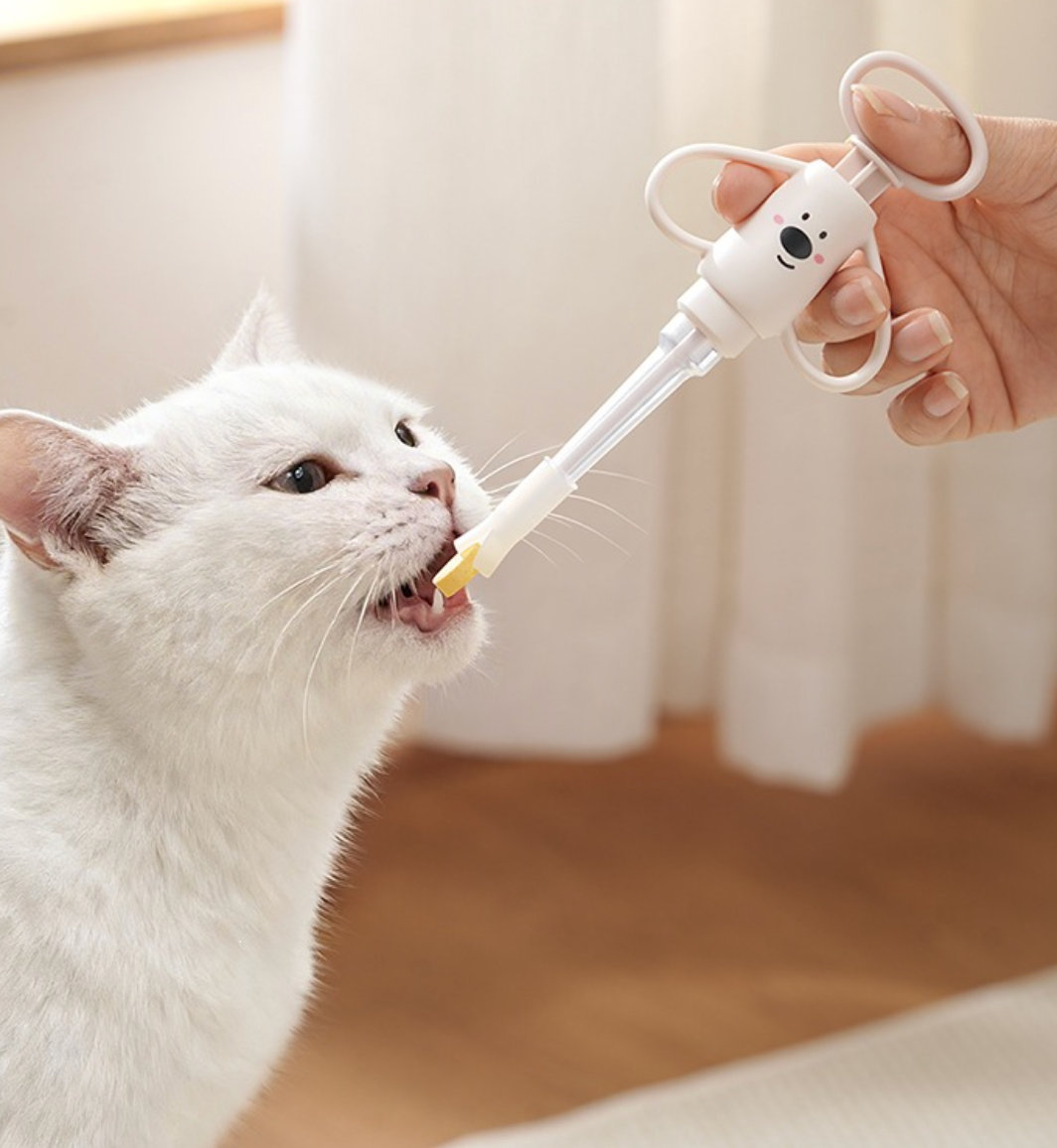 Pet Medicine Feeder with Replaceable Silicone Tip